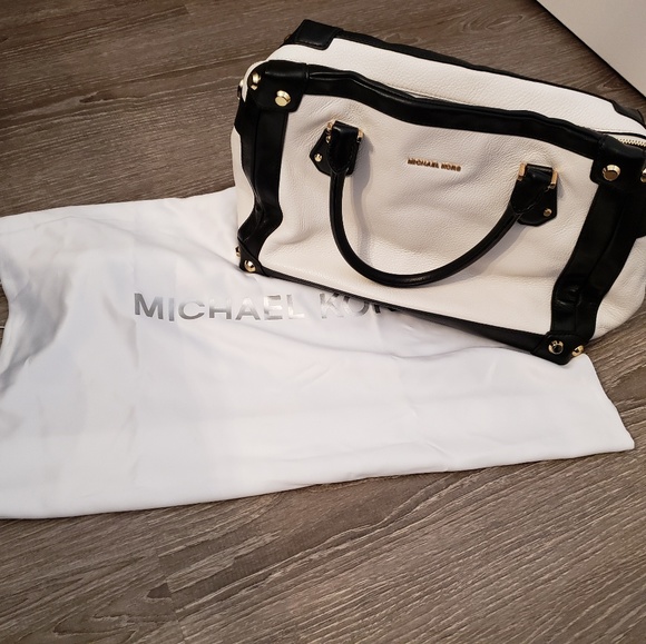 Michael Kors Taryn Tote - Picture 7 of 10